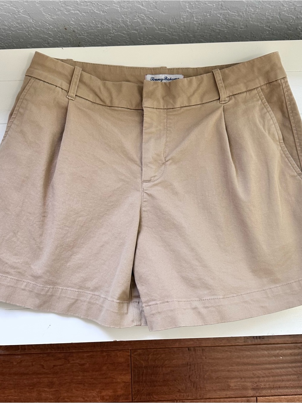Tommy Bahama Women's Pleated Tan Shorts Sz 8
